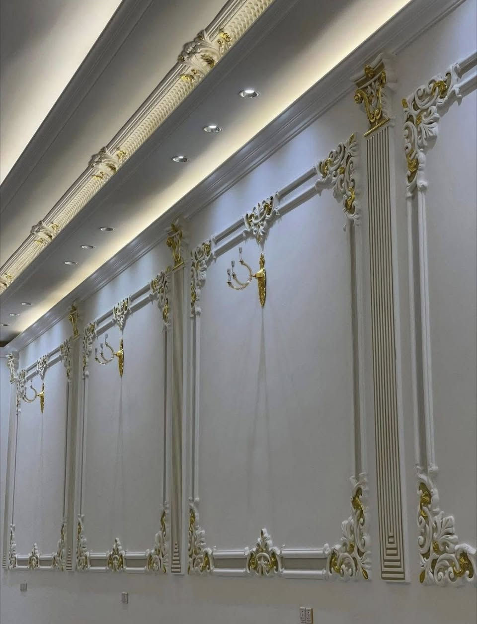 حوّل منزلك إلى تحفة فنية مع تصاميم جبسون بورد عصرية! ✨ #جبسون_بورد
‎هل تبحث عن لمسة جمالية تعطى فخامة وأناقة على منزلك؟ نقدم لك تصاميم جبس بورد وسحبات جبس فاخرة بأسعار لا تُقاوم!
‎✅ عرض خاص لفترة محدودة: بوكس جبسون بورد بـ 30000 فقط!
‎✅ تثقيب الكهرباء مجانا
‎✅ تشكيلة واسعة: جبس بورد عصري، سحابات جبس عربي أصيلة، نقوش ملكية فاخرة.
‎✅ جودة عالية: نستخدم أجود أنواع الجبس لضمان المتانة والجمال.
‎✅ فريق متخصص:كادر عراقي  محترفون ذو خبرة عالية في تصميم وتركيب الجبس.
‎لا تتردد في التواصل معنا بس اليوم للاستفسار والحصول على عرضك الخاص! [***********]
‎#ديكور #تصميم_داخلي #جبس امبورد #سحبات#نقوش #ملكيه#
