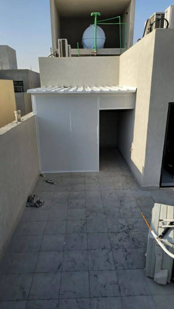 سلام عليكم اني شاب من بغداد شتغل حداد متنقل وجوال وين مجان اجي ابواب شبابيج كرفانات  فريمات اعلانات ***********
