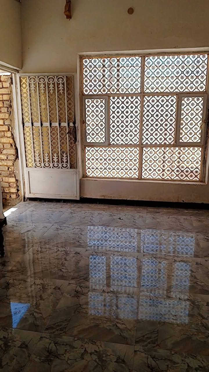 السلام عليكم بيت مطلوب مبادره   ٧٢ حي الشرطه ١٠٠ متر مربع   ٣ غرف وبراني وصاله فوگ وصاله جوه وصحيات ومطبخ  قرب المدارس الجديد للبيع اوو مراوس غير متواجد ع الفيس لاتصال ع الرقم *********** صاحب الدار
