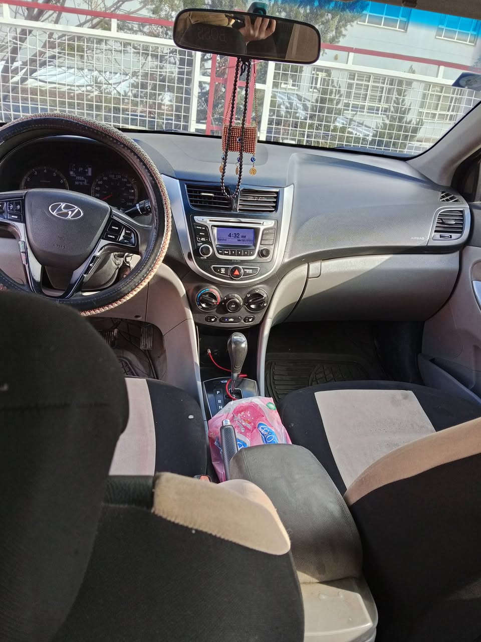 السلام عليكم 
سيارة اكسنت مضلع 
موديل 2016
وارد امريكي 
محرك 1600
السعر 100 $ 
بها مجال 
رقم الهاتف ***********
***********
