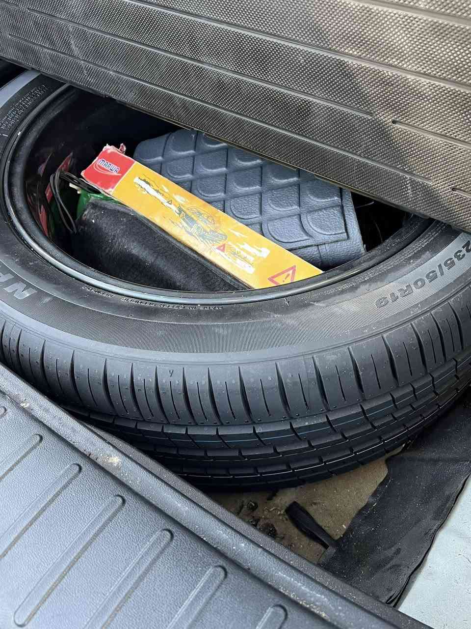 سلام عليكم

توسان 2022 خليجي بيه بارد شويه جاملغ عكس السايق   للبيع رقم بغداد دولي 

 

•المحرك :  دوش 2000  

•المواصفات 

•دخول ذكي(بصمةعدد1)

•تشغيل عن بعد 

•تشغيل بصمة  

•دشبول متغير ألوان 

•مري شفط 

•كاميرا دوارة 

•شاشة كبيرة  ايباد  +كاميرا اصلية 

•حساسات امامية خلفية

مصابيح امامية زنون مع LED 

مصابيح خلفية LED

•مقاعد امامية كهرباء عدد2

•مثبت سرعة Cruise 

•أوضاع القيادة Drive Mode ايكو_سبورت_نورمال 

•هاند بريك بصمة 

•نظام نزول منحدرات 

•أشاير بالمري 

•اوتو هولد

•شحن وايرليس

•تبريد امامي خلفي )  

•سعرهة 205وبيها مجال اتصل وتدلل 

المكان النجف الأشرف

•رقم الهاتف  ***********
