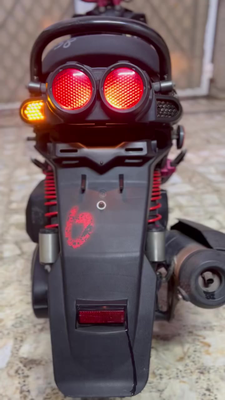 السلام عليكم سكنس جبلي رمبة رمبة صارلة شهر نازله من الرمبة ستيرن رياضي شيالات رياضي سواده يخبل بانزين اديرلة كله محسن دراجه شكد ما اكول حلوة ونضيفه قليل ع ايدي الدراجه نزلته للاستفسار ***********
