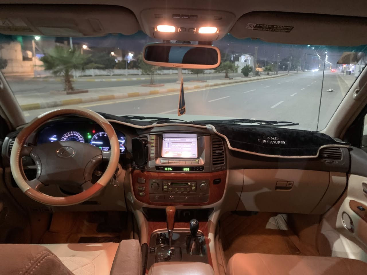 السلام عليكم
سيارة لكزس LX470 2005 للبيع — رقم بصره مشروع وطني / رقم إنكليزي. سنويه لل2030
المحرك: 8 سلندر.
المواصفات: مواصفات لكزس المعروفة، جكات، إنارة ترحيبية.
السيارة نظيفة جداً، الدوشمة جديدة، وبيها قطعتين صبغ جاملغ امامي وخلفي والفوك الباب التكمه بس مرشوشه رشه
الدعامية الورانية بيها ضربة ومصلّحة وتحتاج صبغ.
حدادية السيارة ممتازة.
السيارة كاملة من كلشي، المحرك والگير خير من الله، والتيارات جيدة.
سعر السيارة: 190$ وبيها مجال.
للاستفسار: ***********موقع الانبار الرمادي
