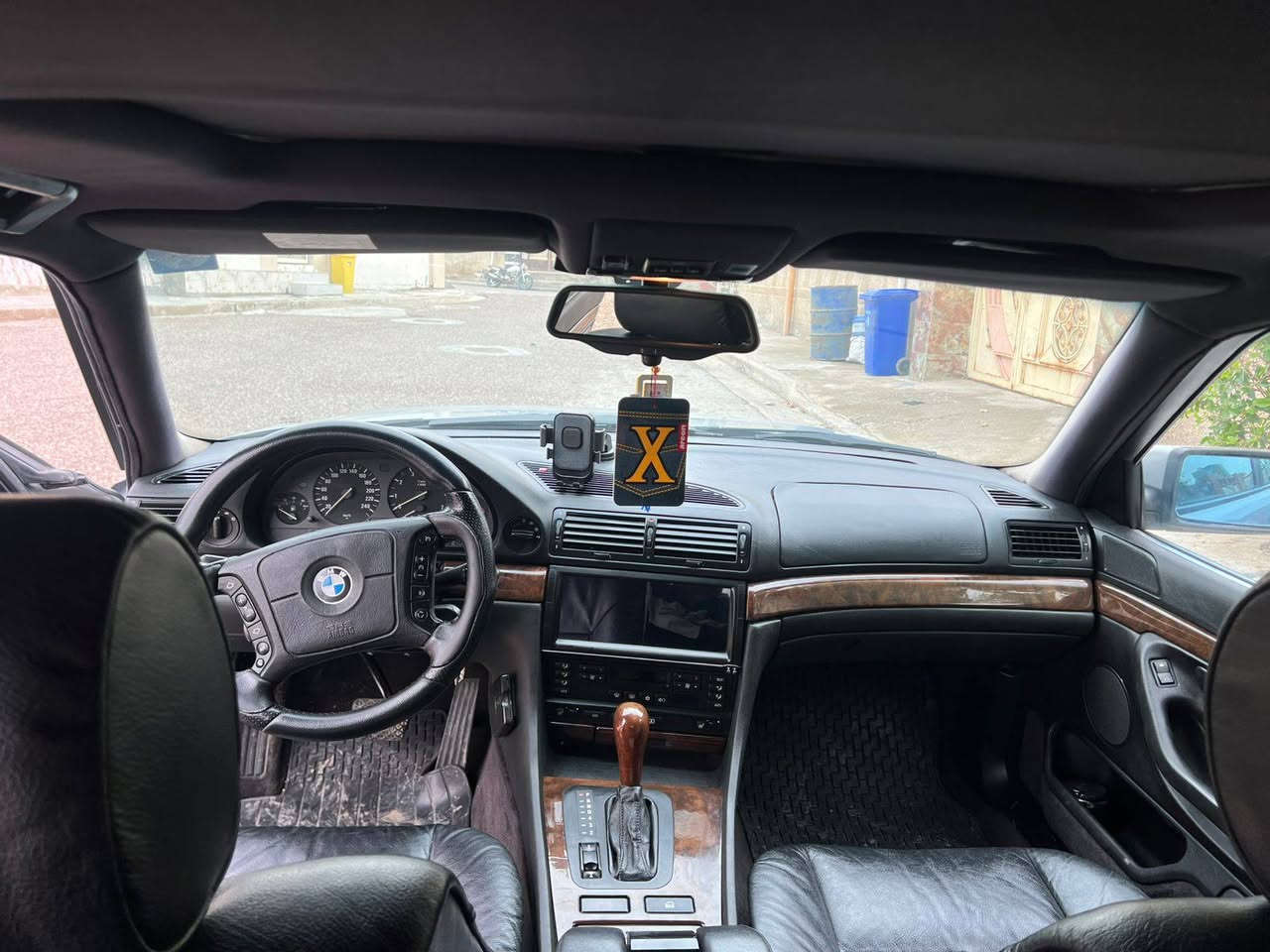 للبيع موديل ٩٥ للتفاصيل اكثر ***********. سعر ١٣٥
