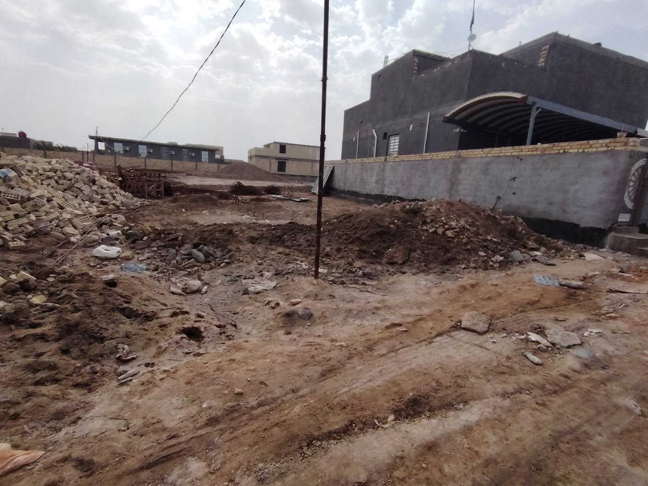 قطعة زراعي للبيع ٣٠٠ متر قريب على مضيف جواد البولاني في الشارع الذي خلف السكلة للأستفسار ***********
