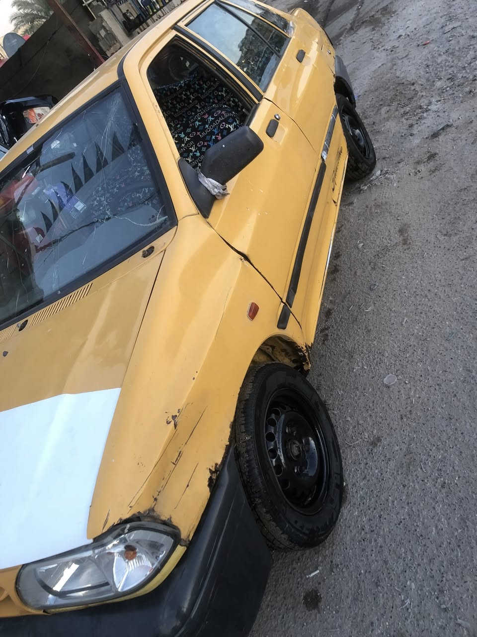 سايبه ١٣للبيع سياره بيهه مكينه جديده كير خير من الله صدر جديد تخم تاير جديد بجم جديد مازدات جدد سياره متعوب عليهه 
وعليهه ادامه كامله نوزلات بلكات تخم واير بلك كلاص بانزين 
سياره معروضه ب١٢وبيهه مجال للناس الفقره التريد تعيش ع باب الله 
ني ابيع كوم حديد كوم حديد 
مكاني زعفرانيه او جسر ديالى 
***********
