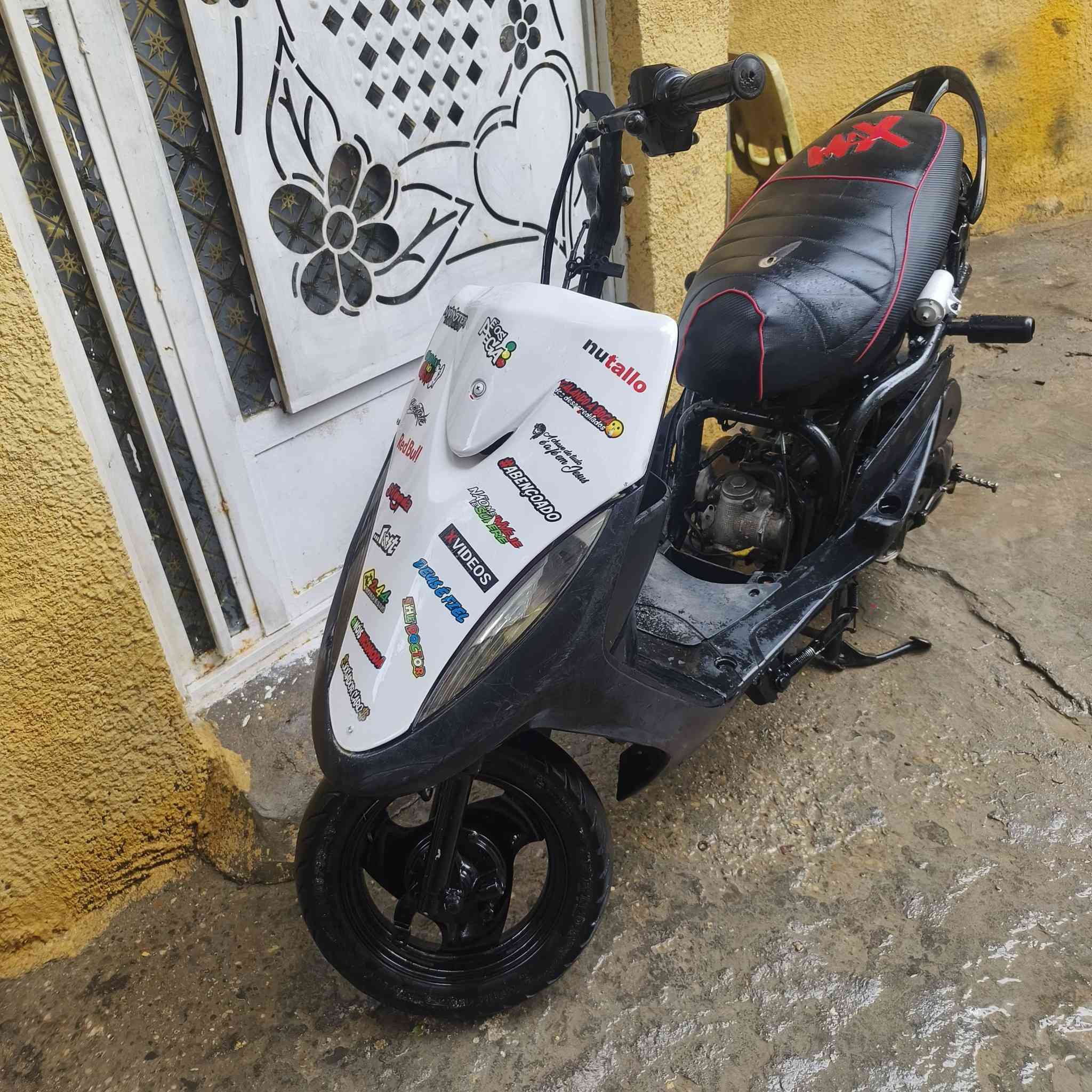 سلام عليكم 
عدله مال لعب بوشه ٥٥ هستوني شادها 
 للبيع او مراوس شعندك نزل
 سعر ٤٠٠
 مكاني بغداد فلكه حي نصر
رقم *********** واتساب
