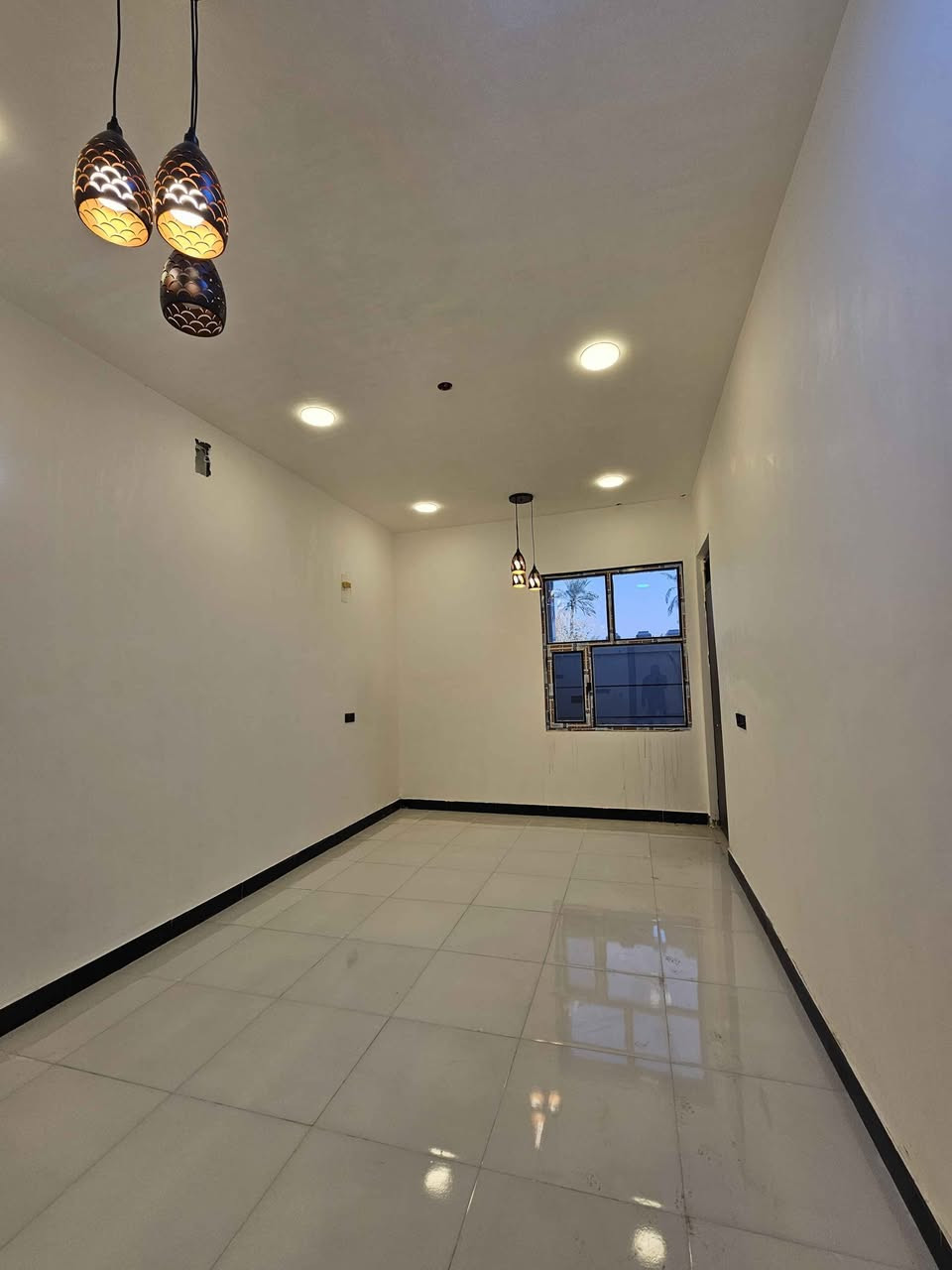 ✨ اللهم صلِّ على محمد وآل محمد ✨
🏡 بيتان للبيع – بناء حديث فول مواصفات
📍 الموقع: البصرة / أبي الخصيب / البهادريّة
قريب من الشارع العام الداخلي
📐 المساحة:
▪️ مساحة كل بيت 150 م²
🏗 تفاصيل البناء:
▪️ بناء طابوك
▪️ طابقين
▪️ بناء حديث – فول مواصفات
🔹 مواصفات الطابق الأول:
غرفتا نوم
صالة كبيرة
استقبال
مطبخ
صحيات
كراج
حديقة
🔹 مواصفات الطابق الثاني:
4 غرف نوم (سويت)
📄 الملكية:
▪️ طابو زراعي عراقي
📞 للاستفسار:***********

أبو سيف البصرة, العراق
