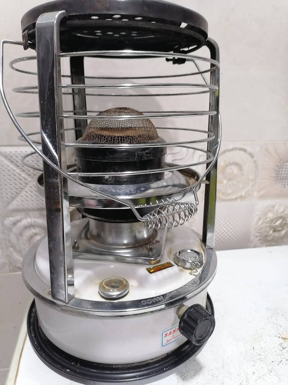 غراض بيت للبيع الشراي يتصل *********** كاونتر تسكام نضيف حيل ١٧٥وبي مجال ٣قطع
تخم ديوان ٩نفرات اخو الجديد تسكام ب٣٠٠
غساله ١٦كيلو هيتاشي ب٧٥
ميز شاشه ملكي ب٧٥
ميز تواليت ابو المرايه سلايت جديد٧٥
ميز طعام مع ٦كراسي و٣طبلات٨٥ بلاستك ب٨٥ شرط جدد
صوبا نفطيه جديده ٤٠
اوفن ب٦٥ 
ماطور مي ٣٠
قناني غاز ب١٠٠قفل بدون عمله
