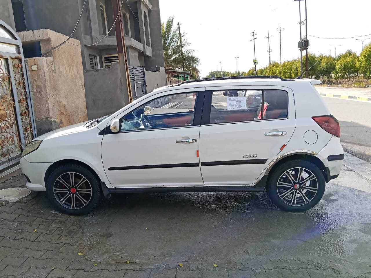 السلام عليكم جيلي ام كي كروز 13غرفته اخوجديدكير مكينه جديد تبريد تدفئه شغالات بيه فقط جاملغ امامي مصبوغ وبيه اشويه خياسات قليله يرادلهن تلكيط سنوية بسمي جديدة ل2030رقم جديد هزة جديدة السعر 35وبيه مجال قليل *********** العنوان بغداد اللطيفية حي السلام
