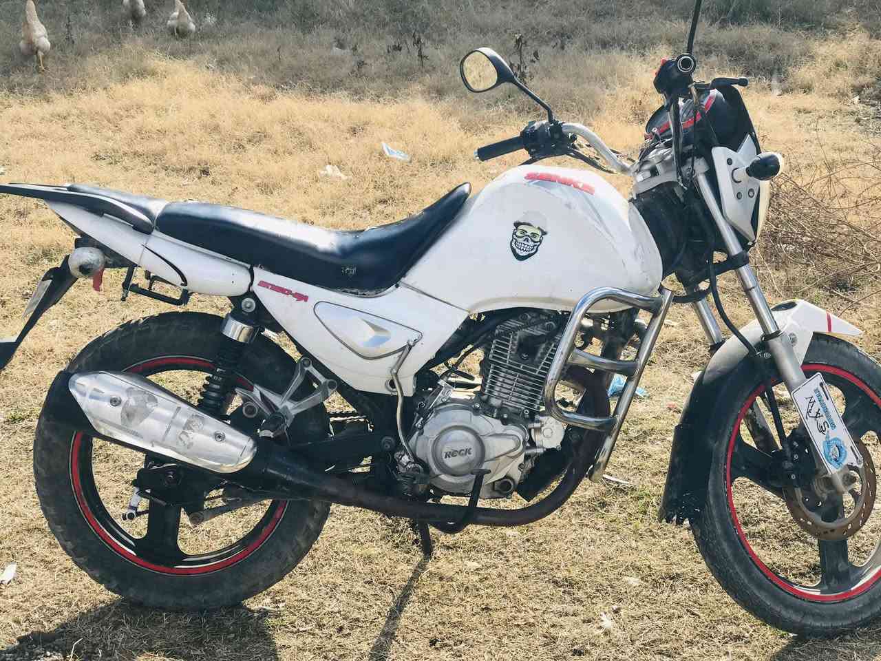 السلام عليكم
سنكي للبيع كهربائيّات شغاله سلف عايزه دكمه 
كير محرك كله شغال للاستفسار.***********
