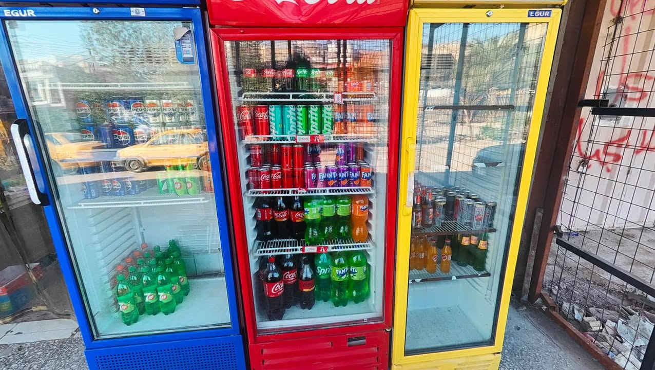 اسواق محلين للبيع
العنوان بغداد البلديات المضمار شارع المؤدي الى بانزين خانة سما البلديات قرب محطة كارلوس في الشارع الخدمي بس اني بيه اسواق 
ايجاره ٥٠٠ 
مساحته ٥٠
بيها ٤عارضات سطحيه ٣الي ووحده لشركه
و٨عارضات ٧ ام الباب ووحده ام الثلاث ابواب وللشركه فقط ٢ ام الباب 
 عارضتين سفينه ورفوف ونظام كامرات مراقبه ٥ ونت ومحجر خارجي عل شارع ومبرده عملاقه وسبلت طنين توسوت وسبلت كنتوري 

تفاصيل اكثر يرجى مراسله او الاتصال عبر هذا الرقم موجود فيه واتساب (***********)
