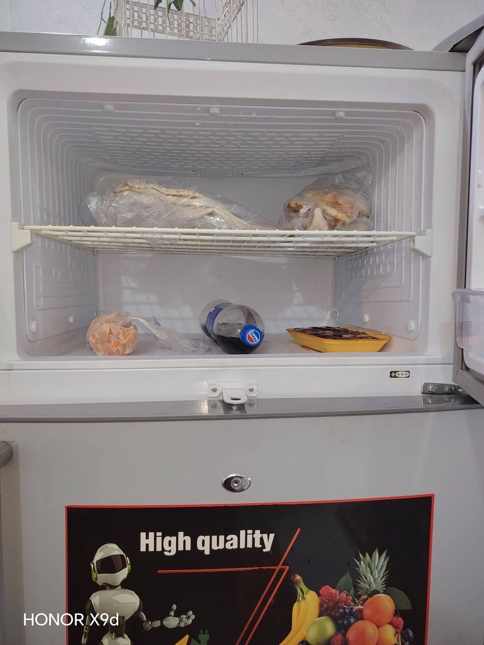 ثلاجه جديده كلش سعره 350 حجم 30
كاونتر نضيف سعره 175
طباخ نضيف فريش سعره 250 
مكاني ابو غريب النصر و السلام واكو توصيل بي واتساب ***********
