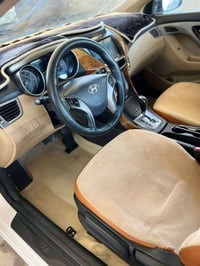 ألنترا ٢٠١٤ للبيع او المراوس  فول عدا البصمه محرك ١٨٠٠ رقم انكليزي  ثل...