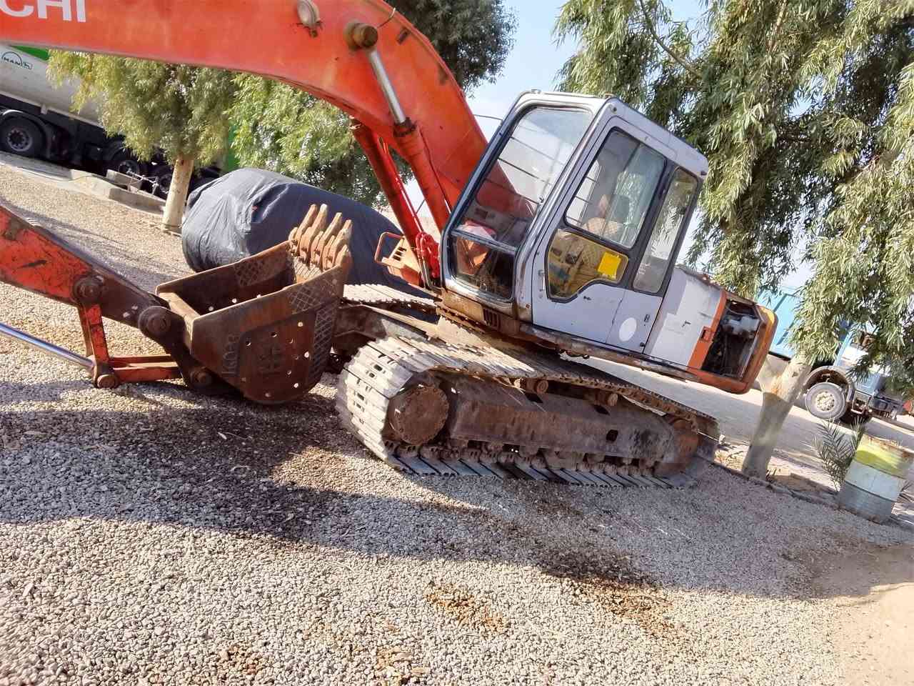 السلام عليكم
حفاره للبيع تو موديل 93 
رقم ميسان بسمنه اصولي 
حفاره نضيفه تصلح مراوس حسب القناعه 
مكان كربلاء المقدسة اي ستفسار رقم ***********
