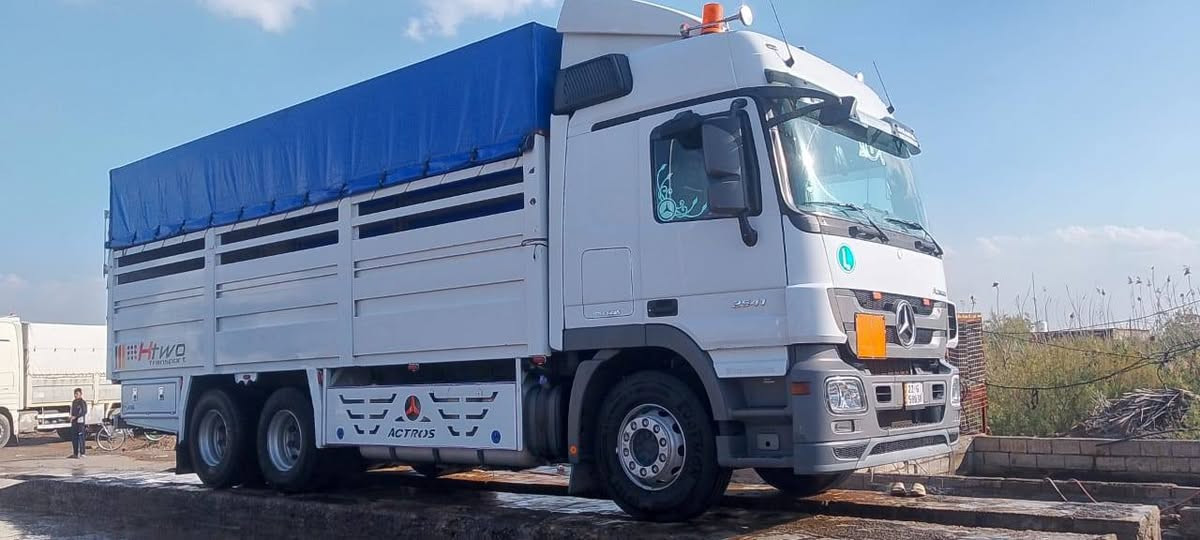 .للبيع اكتروز موديل ٢٠١١ اللون ابيض دبل منامية ثلاجة رتايدر تخم تاير ***********
