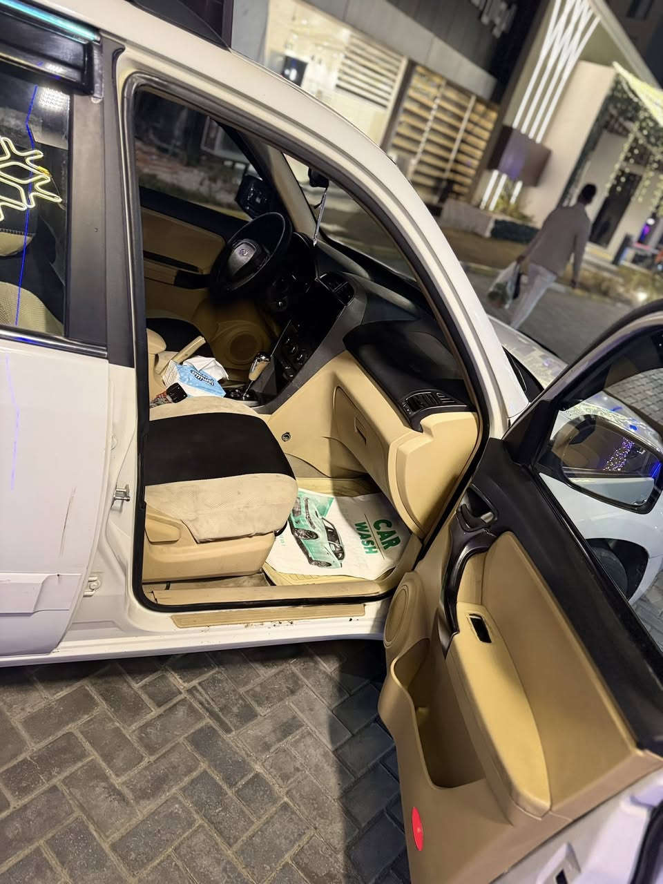 سلام عليكم تيكو لبيع موديل2012بيهةمكانات سيارة مال بيت ونضيفة مابيهة نغص فحص وخذ مكان سيارة بغداد حي الحسين *********** لستفسار تصل سعر 55 بيهة مجال
