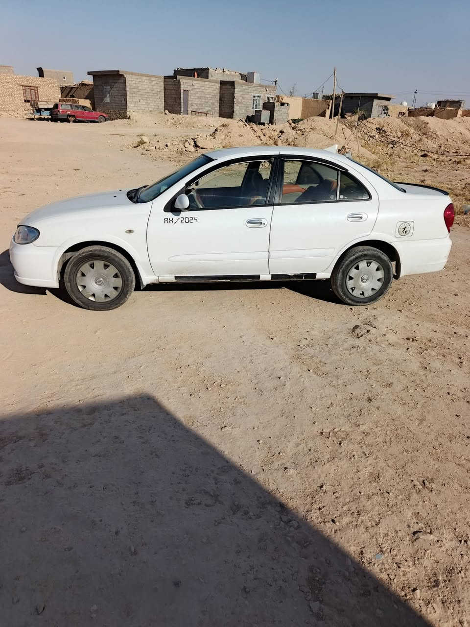 سني 2010 للبيع مبدل بيها بنيد وبيها طخه بجاملق الأمامي والباقي مكفول *********** السعر 100 وبيها مجال
