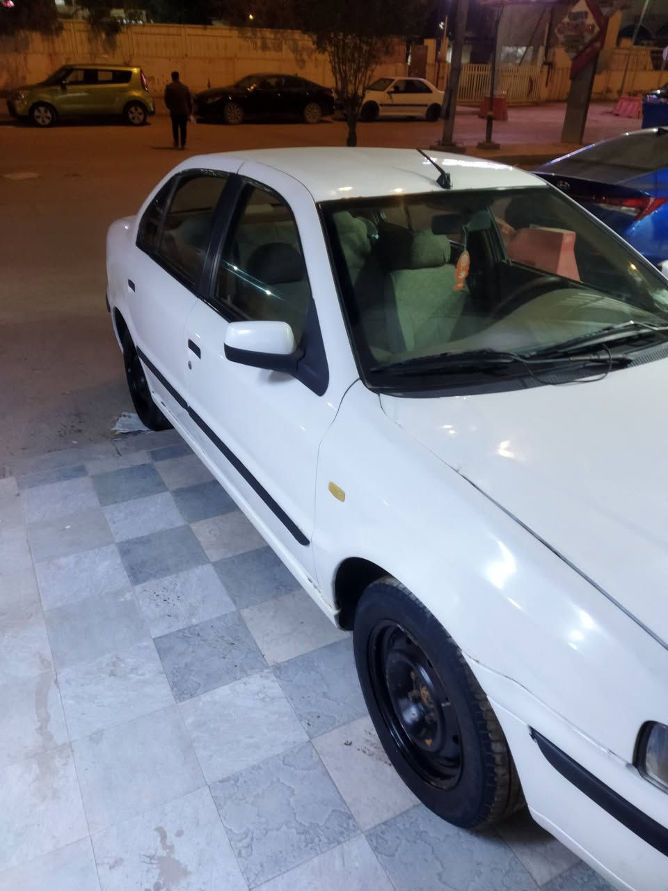 سمند ناطق 10 رقم قادسية 
مكفولة عدا البنيد مرجع بارد مكاني ديوانية السعر 40 وبيها مجال ***********
