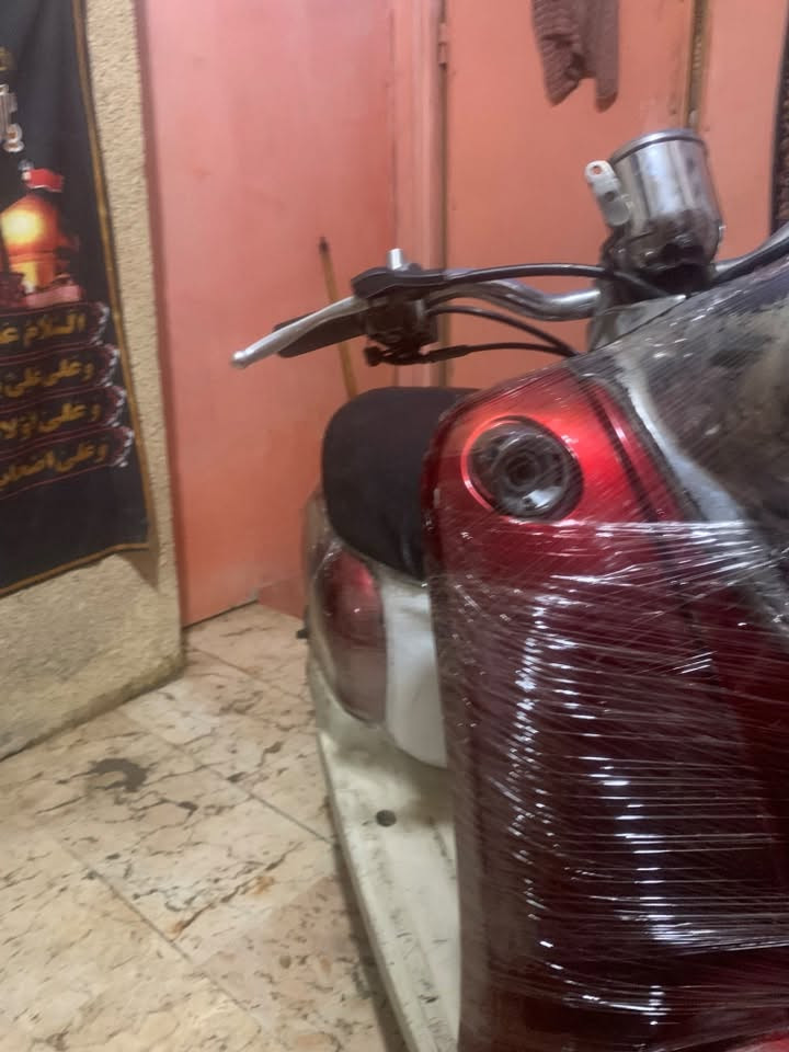 سلام عليكم 
دراجه كلاسيك 
نضيفه كفرات نضيفه مكينه نضيفه 
لا نضوح ولا صوت بلمكينه 
بيه دبل رياضي 

السعر 130 وبيه مجال حك الجيه 
 
 العنوان بغداد البلديات شارع الكاشي 

***********
وتساب
