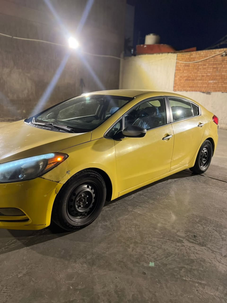 السلام عليكم فورتي موديل 2016 وارد امريكي حادثها فقط قبغ الجنطه مواصل لا حوض ولا شاصي
السياره ليبل واحد كلشي ممبدل بيها 
مكينه 1800 دوش 
السياره خير من الله 
مصفره هيئة
مصفره غرامات فقط سنويتها صاقطه
السعر 103 وبيها مجال 
مكاني بغداد التاجي ابو عضام
***********
