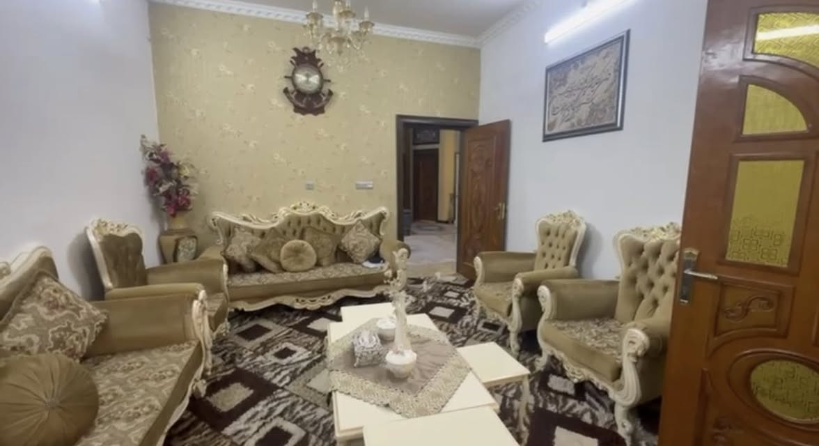 السلام عليكم                                                                     منزل للبيع في ياسين خريبط 200م طابق ونص في الزون الثاني خلف مجمع سبع سنابل للاستفسار الاتصال على هذا الرقم ***********
