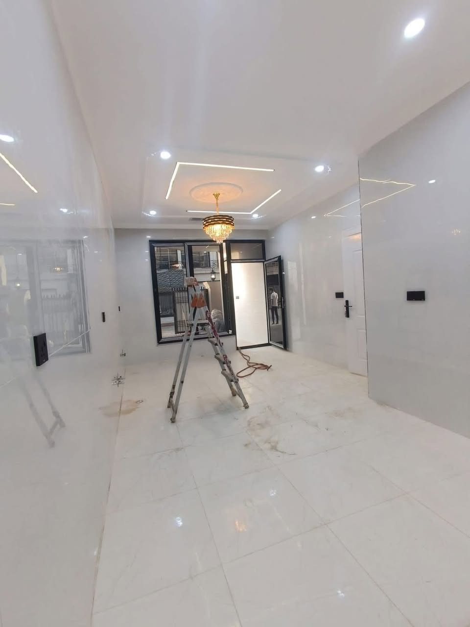 #عقارات_زهير -في -اربيل

🔸سند طابو يتسجل بإسم اي عراقي

📍أربيل- #منزلين لبيع في #5حصاروك 

➖#مساحة 125متر ركن 

يتكون⤵️

➖4غرف نوم 

➖صاله-مطبخ-مجموعه صحيات-كراج
***********
***********
