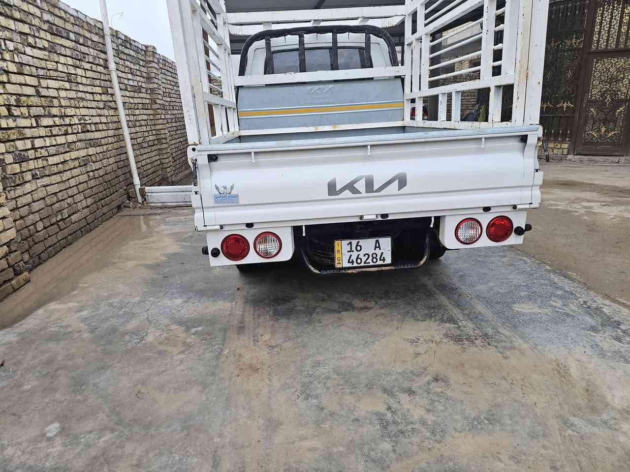 كيا حمل موديل ٢٣ دبل قماره ماشيه ١٧ الف رقم قادسية بااسمي مكفوله ماعدا ربع الباب الخلفي صبغ والباقي مكفول مكينه ٢٧٠٠ شرط على البلاد السعر ١٦٥ $ مكاني ديوانية لاستفسار اكثر 
***********
