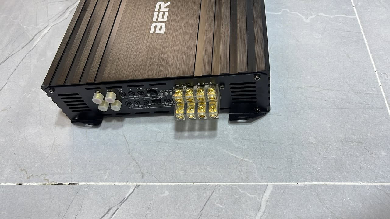 مضخم صوت Bermans (Bermans 800.4D) يتميز بهيكل معدني أسود بالكامل.يعمل هذا الجهاز كمضخم صوت للسيارات بأربع قنوات (4/3/2 Channel Power Amplifier).تم تصميمه بتقنية الفئة D (Class D) لتحقيق كفاءة عالية في استهلاك الطاقة وإخراج الصوت.


**إذا كنت صاحب هذا الإعلان وتريد حذفه لأي سبب، رجاءا أرسل رسالة إلى الدعم الفني**