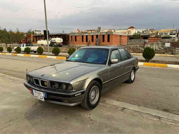 بیئێم مودیل1991
 کراوە بە 1995
 525iبیلاد گێر ئۆتۆماتیک مەکینە کەپس
 گێرو مەکینەو ئەکسل بەشەرت
بۆیاخ عامە بەس چەمپێکی پێشی هەیە لای سەکن 
موسو بڕاوە بەشەرت 
سڵایت چوار جام کارەبا
 دەبڵ ئێرباک پێش پان
 کوشن جلدی سپی
 چوار تایەو ویلی موشەبەکی بیلادی لەژێرە
ڕەقەم هەولێر سەنەوی بەسەرجوە بەشەرتی تحویل  6ورەقە غرامەی لەسەرە دوای معامەلە ئەیگێرمەوە                سعر 48مجال
شوێن چەمچەماڵ 
ژ.م ***********
***********
ئەدمین ❤🌹 شمشمل
