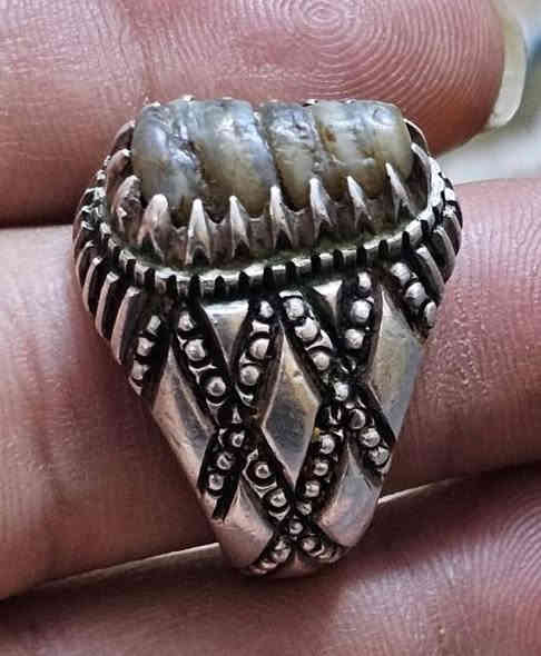 لوي نباعي رصاصي خمس لويات والاصفر خشن ثلاث لويات صياغات يدويه مدينه الصدر باقي التفاصيل خاص او تواصل ***********
