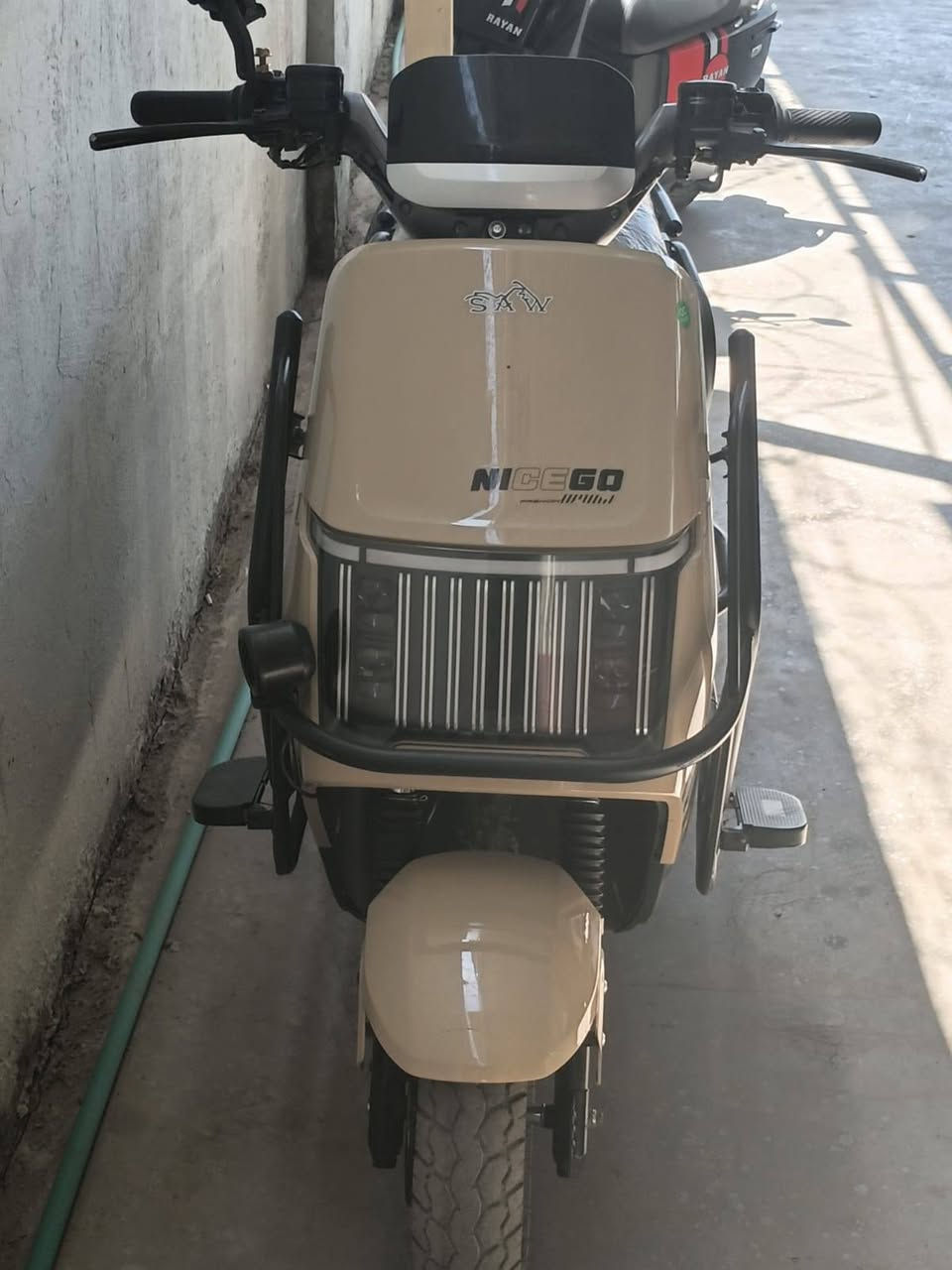 SAW مميزة
دراجة شحن
الملف 2000 حقيقي
السرعة 80  حقيقي
البطاريات عدد 7 حالتهن ممتازة
بلوتوث  سبيكر + يو اس بي
اللون بيجي مميز
كفرات مقومه للصدمات
درع حديدي
السعر 675
للتواصل واتساب ***********
مكاني بغداد الزعفرانية
