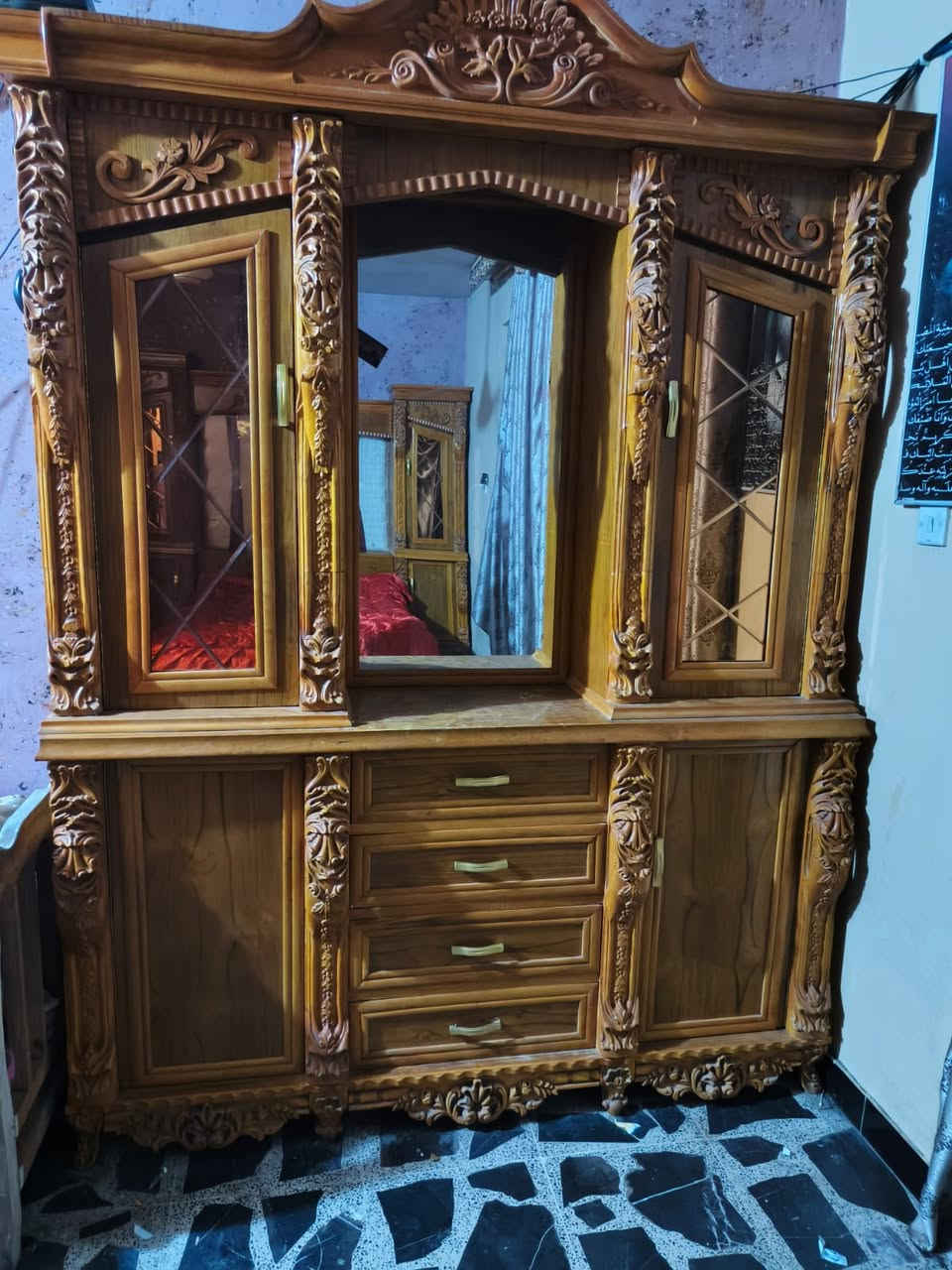 سلام عليكم غرفه عراقيه تسگام داخل وخارج صاج ام دنگ استعمال قليل نضافه مثل ما تشوفون كلش نضيفه عنوان بغداد مدينه الصدر سعر ..مليونين ول300… رقم هاتف ***********
