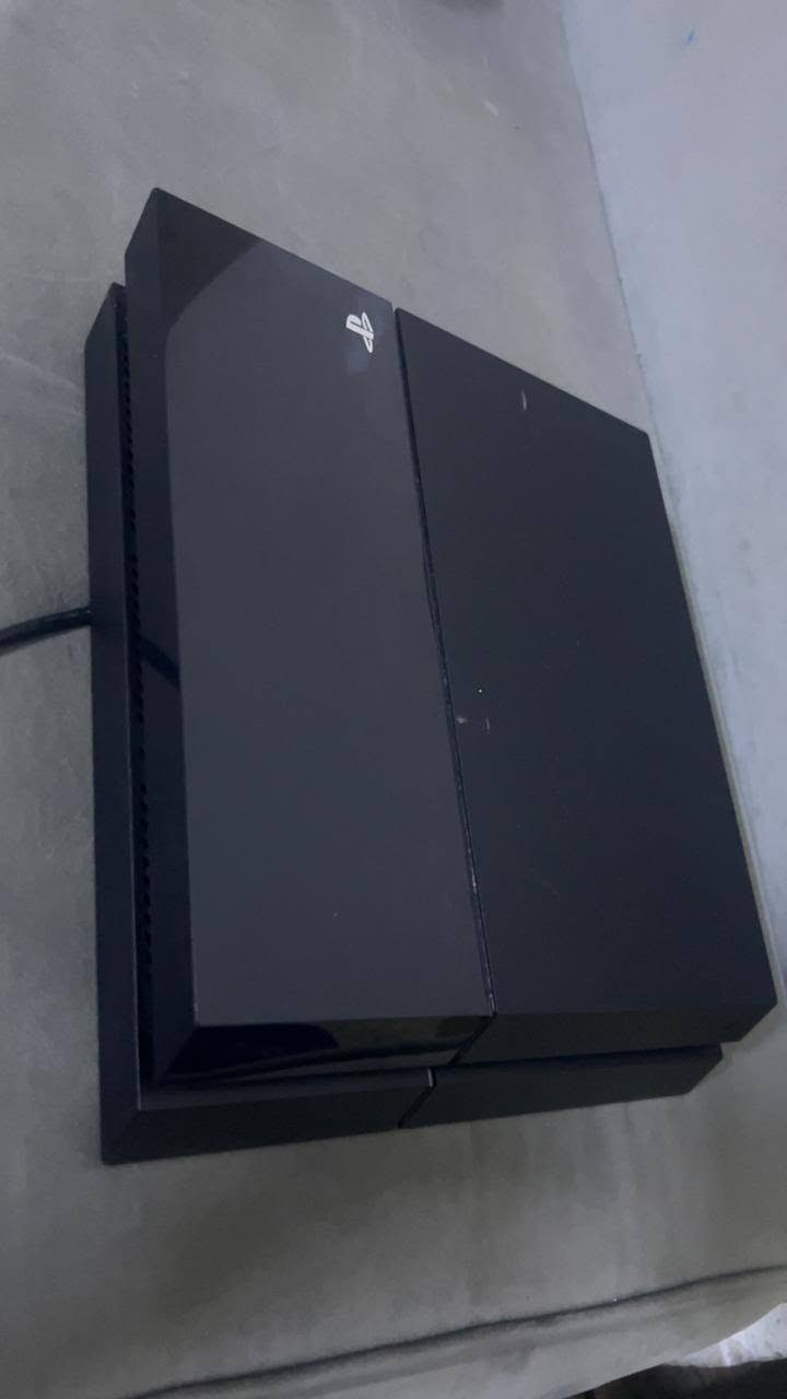 Play4 
للبيع كلش نضيف 
 بدون يدات 
مكان اربيل 🛑
 *********** اي استفسار بخصوص الجهاز عله هذا رقم بي واتساب
