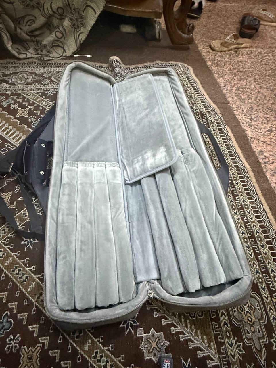 اكيوب اكيوتك لبيع سعر 300 وبي مجال جنطه 4/4 لبيع سعر خمسين جديده جوك تومي سعر 25 جوك جوزي وحمال سعره 15 قفل رقم ***********  تواصل
