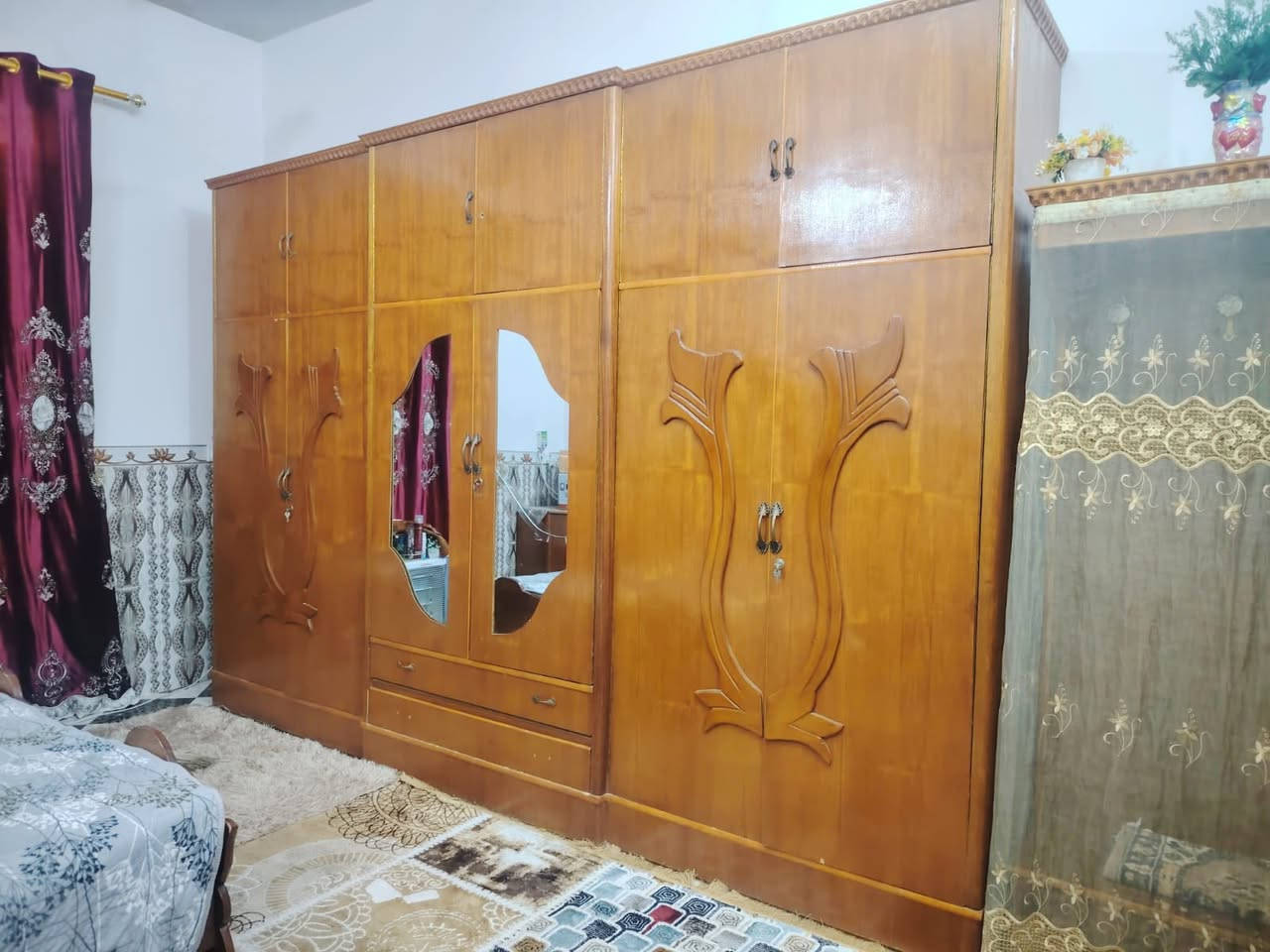 غرفة اخشاب نظيفة للبيع السعر 750 الف وبيها مجال للتوصيل على الرقم ***********
