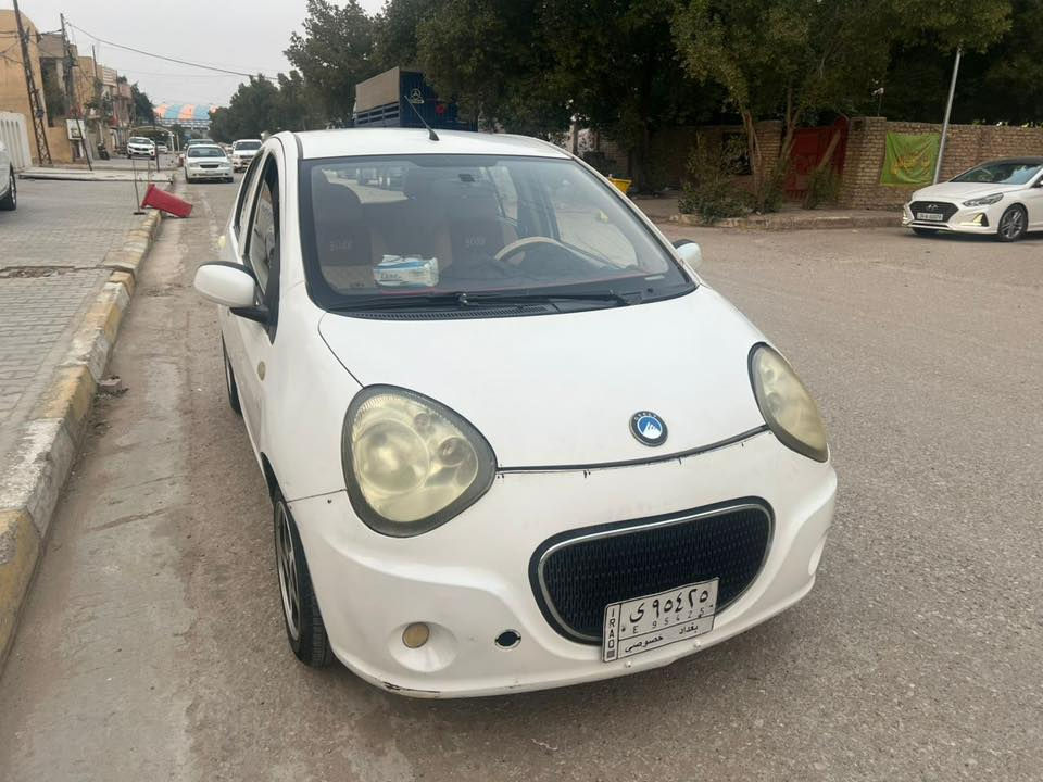 سياره باندا 2013 رقم بغداد كير ومكينه مكفول بيها صبغ جاملغ وباب السايق بدون ضربه مشدود الها وشاشه وكامره رجوع حداديه فول سياره جديده وما محتاجه اي شي وبدون اي نقص 48$ وبيها مجال مكانها واسط الكوت ***********
