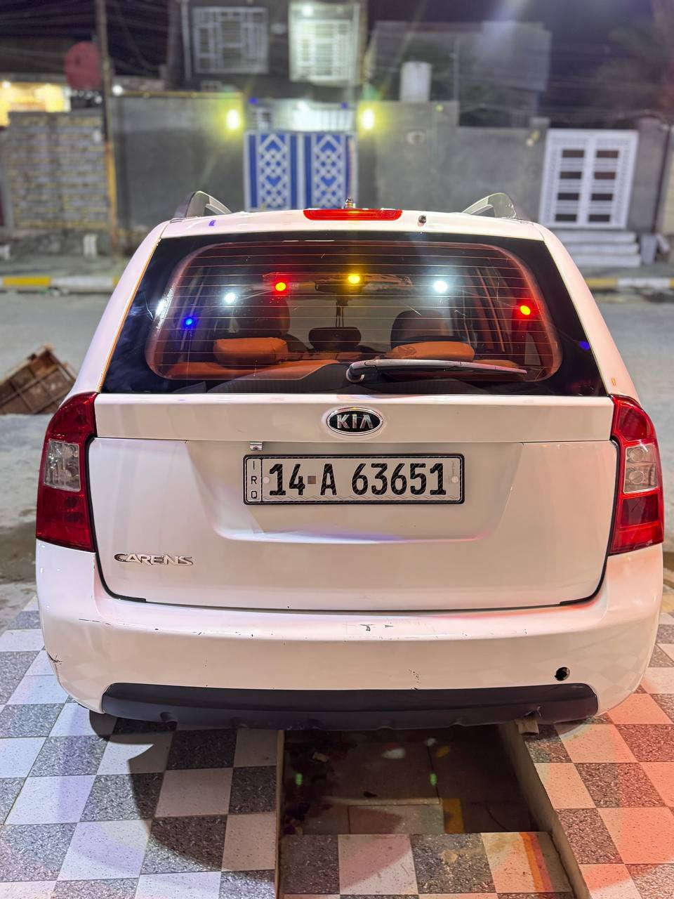 كياكارينز موديل2011 السياره خليجي المحرك2000 فتحه بلصقف السياره 7راكب السياره جاهزه من تبريد السياره فقط ضربه بل الجاملغ الخلفي الجه اليمنه  السياره سعره(105)  (بيع مستعجل) وهاذا رقمي ***********
