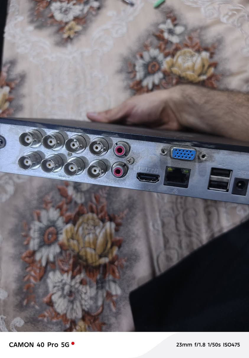 سلام عليكم
كاميرا مع هارد 1 گيگا مع dvr الاجهزه كلها دهوا وجديده والمحوله موجوده وياهن اجهزه شغاله ونضيفه كلش مكاني بصره حيانيه *********** 
سعر الكاميرا 25 صوره وصوت وفلاش  
سعر الهارد اكو واحد گيگه ب50 واكو 3 گيگه ب70 
وال dvr ب50
