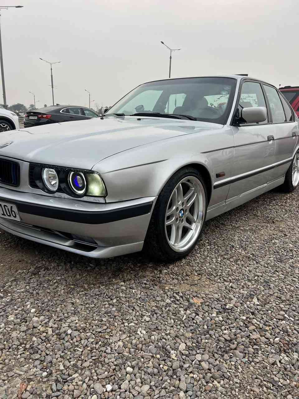 سلام عليكم من رخصة الادمن B.M.W للبيع :                    مكينة 528 صقر كير عادي مكفولة من ظربه ، تكمه و قماره بدون معجون حتى باقي بدي سيارة بدون معجون بس رش جمالي ما عدا مكان شخط او خسفه نسبه كللش قليلة ، تايرات جدد ويل ام 18 تو سايز  فتحه بجم و بنيد عريض سيارة كامل كت M ، منظومة زنون كامل ، عليها ادامه كامله و سنوية جديدة لل 2029 و تحويل او وكالة بوقت الي يناسبك ، سعر ٨٣ ورقة و بيها مجال عنوان بصره القبلة رقم تلفون ***********
