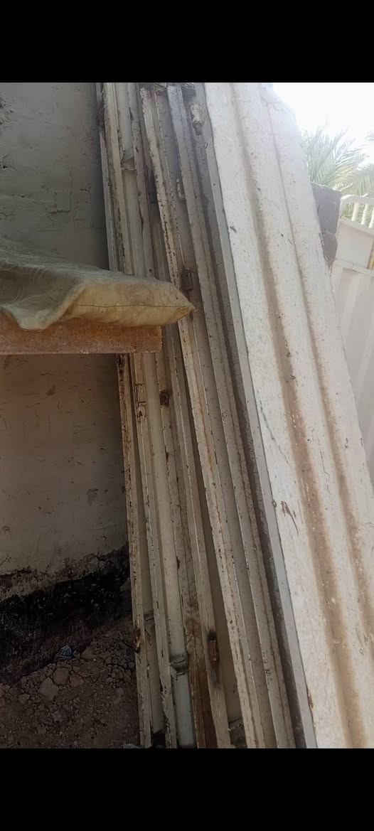 @الجميع السلام عليكم باب محل 8قطع نظيف شوفت عينك سعره 100وبي مجال مكاني طريق اجماليه مجمع الرحمن السياحي   رقم. ***********
