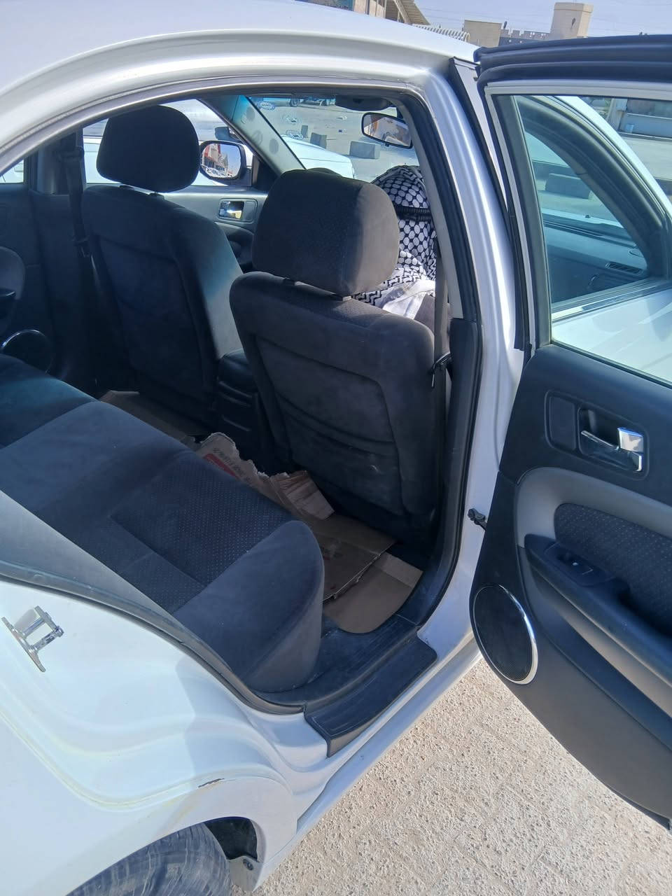 السلام عليكم ورحمة الله وبركاته سياره شوفر ليت ابكا موديل ،2009سته سلندر 8اير باك مواصفات خليجي بيها جاملغ سايق  بارد فقط كير ومحرك مكفول للاستفسار الاتصال على الرقم *********** السعر ٧٦ مع مجال بسيط
