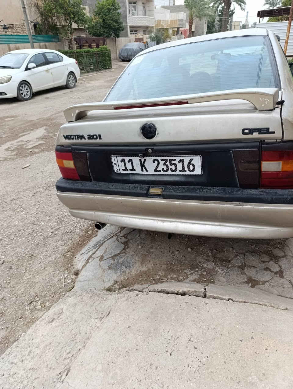 السلام عليكم 
للبيع فكترا موديل 93 
السيارة رقم بغداد بسمي رقم وهزة وسنوية جديد
شاشة
كامرا 
5 ويل كب
جام اوتو
مكينة 2000
كير اوتو
السيارة كما موضح بالصور بيها جراد وبيها خياس بلهلالات الخلفية
غرفتها حلوة
السعر ب38 وبيها مجال للشراي 
للاستفسار الاتصال على الرقم *********** موجود واتساب أيضاً
