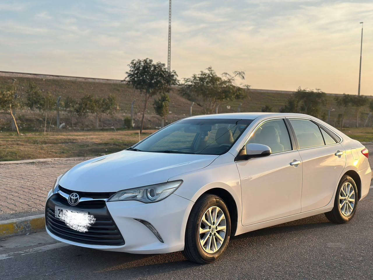 كامري خليجي 2016
ابيض ثلجي  مواصفات GL
كير ومحرك شرط ما مفتوح ماشيه 130 KM 
سنويه وهزه ورقم كله جديد بسمي  
4 تايرات جديده  بطاقه بنزين 
بيها ثلاث مكانات صبغ بدون دواخل   
موجوده في السونار 
مكان السياره كركوك 
سعر 175 وبي مجال 
استفسار ***********
