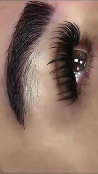 لماذا تختارين تقنية الشريحة لزراعة الحواجب؟ 🤔 تعتبر هذه التقنية هي "ال...