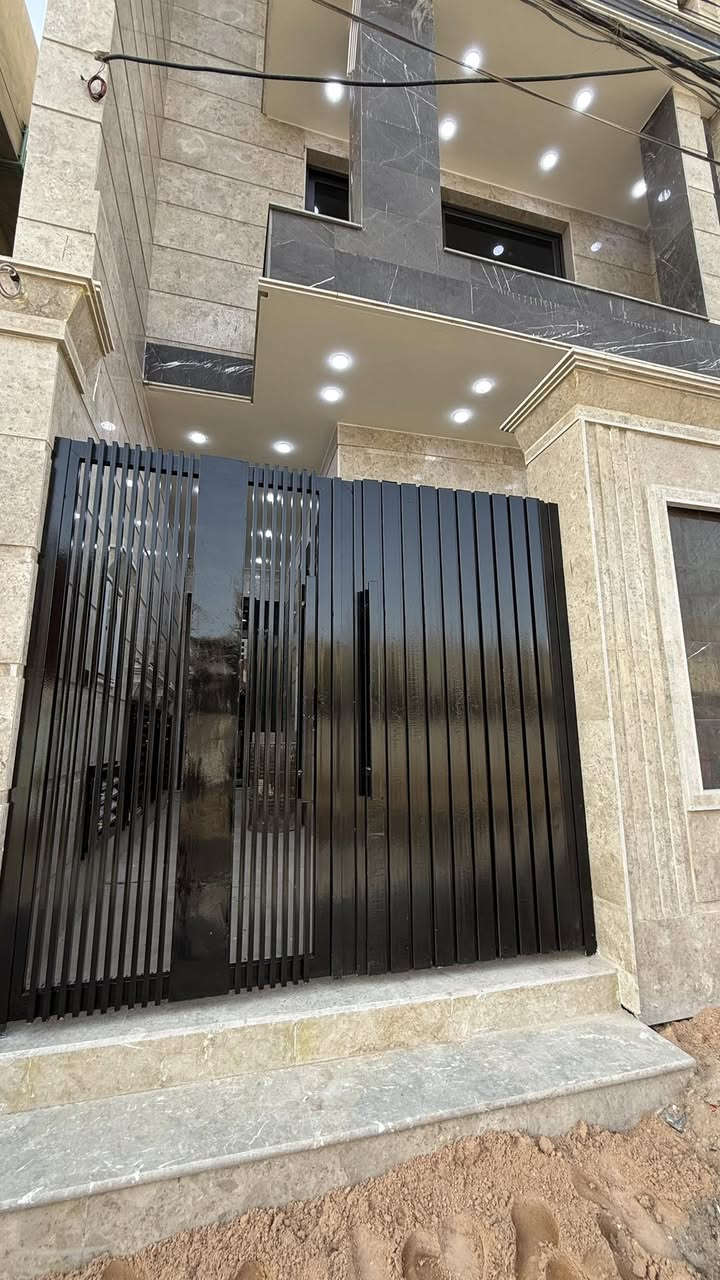 🏠دار   #للـــــــبيـــــع غــيــر #مـــســـكـــون #ســابــقــا آرضـــيـــه

 #مـــرمـــر مــع #واجـــهه #مــــرمـــر 

الـمــوقـــع 

#كـــــرامــــه خــلــف #التـــجـــاري او خـــلف #آكــد للمــطــابــخ او خـــلــف #الـــضــــامــــن 
___________________
المساحــــــة // 130م  #طابــــــو #مـــــلك  #صـــرف 
الواجهـــــــــة // 6.5م 
النــــــــــــــزال // 20م

الــشـــــــــارع // 10م #تـــلبــيط و #مجـــاري 
___________________
🧱🏗️ #الطابــــــــــــــق #الأرضـــــــــــــي
غرفــــــــــه نـــــوم  وصالـــــــــة وهــــــــــول ومـــطـــبـــخ   ومجمــــــــــع صحـــــــــــيات  خـــارجــيـــه  وداخــلي 

🧱🏗️ #الطابــــــــــــــق #الثانــــــــــــــــي 

 غــــــــــرفــــتين نـــــوم وهــــــــــول ومجـمــــــــع صحـــــــــــيات

ســطـــح نـــاصــي وســــطـــح عــــالـي 
___________________
للأستفســـــــار عــــــن السعــــــــر يرجـــــــىٰ تـــــــرگ تعليـــــق (السعـــــــــر) #وسيتــــــم #الـــــرد  
__________________
#مكتـــــــــب
                🏘️أمــــــــلاك بابــــــــل للعقـــــــار🏘️
#الكــــــــائن

☎️ *********** واتساب☎️‏‪0782 220 3665‬‏ واتساب
    شارع_الكرامة_قرب_الضريبة_مقابل_التخطيط_العمراني
        
_____________________________________________
