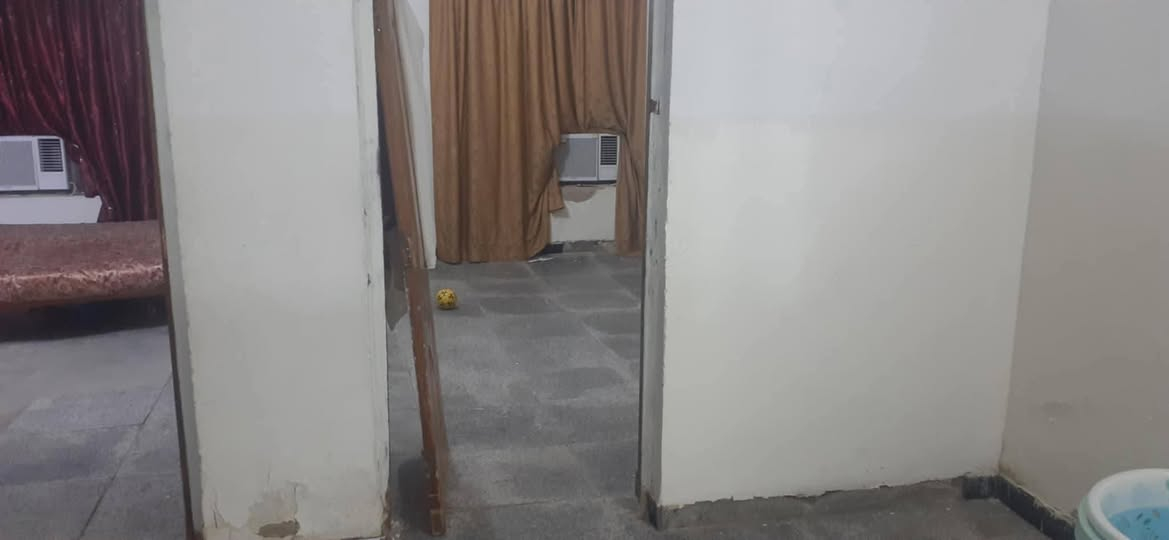 ياالله 
السلام عليكم 
للبيع بيت ٢٠٠ ملك صرف تحويل طابو الاعظميه  متر قرب الجزيره السياحيه منطقة كميره  شارع  ابو كفه عل مشروع الاروائي طابق واحد              ملك صرف ٢٥ 
يرادله ترتيب والكاشي تعبان حيل يرادله تبديل 
غرفتين نوم وصاله وحولي ومطبخ وصحيات 
السعر ٩٥ مليون  
*********** علي
