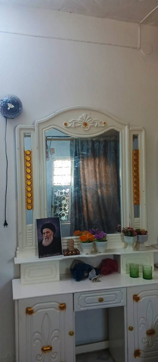 سلام عليكم من رخصت مدير الكروب غرفه خشاب لبيع لمكاني ديوانيه الحمزه شرقي رقم صاحب الغرفه *********** تواصل وياه غرفه 4اشهر نضافه فول غرفه مرتبه سعر يم راعيها  واذا تريد بس علقلي واني اجيك خاص
