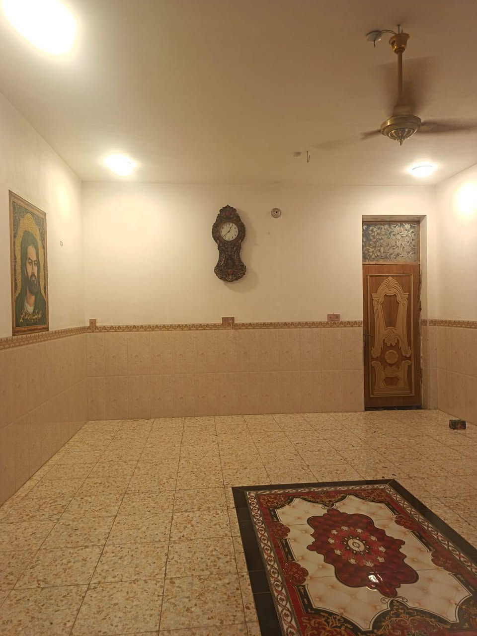 العوائل الكبيرة
دار 200 متر، طابقين في التاجية
يحتوي على 4 غرف نوم، مجمع صحيات عدد (2)،كلدور عدد(2)، ومطبخ واسع، واستقبال كبير.
 اتصل بنا الآن 

 *********** ‏
‪0772 393 4043‬‏ 

 مكتب الساند العقاري
