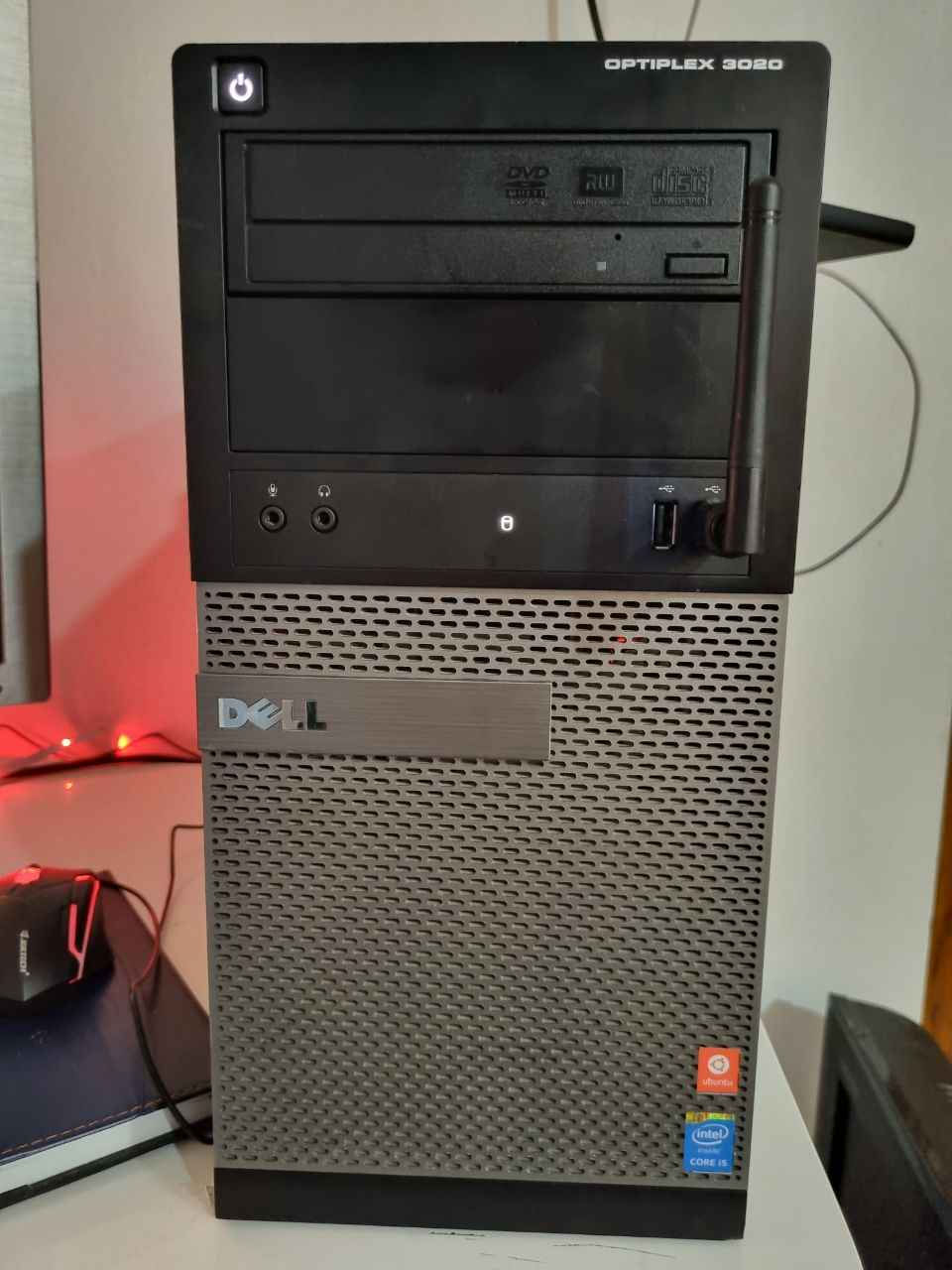 كمبيوتر للالعاب للبيع
السلام عليكم ورحمة الله وبركاته 
حاسبة كاملة للبيع 
الكيس شركة دل 
معالج انتل كور ٥ جيل رابع 
ذاكرة ٨ كيكه
كرت شاشة ٤٦٠٠ داخلي 
كرت شاشة ٥٦٠ خارجي
نظام التشغيل ويندوز ١٠ برو ٦٤ بت

الشاشة حجم كبير شركة دل 
كيبورد ماوس نوعية ممتازة 
فلاشة انترنيت 
يعني بالمختصر حاسبة كاملة جيب واربط والعب بيه العاب هواي مثل ماين كرافت وغيره من الالعاب 
مكاني بغداد 
توصيل عدي 
سعر ٣٠٠ وبيه مجال للشراي بغداد, العراق


**إذا كنت صاحب هذا الإعلان وتريد حذفه لأي سبب، رجاءا أرسل رسالة إلى الدعم الفني**